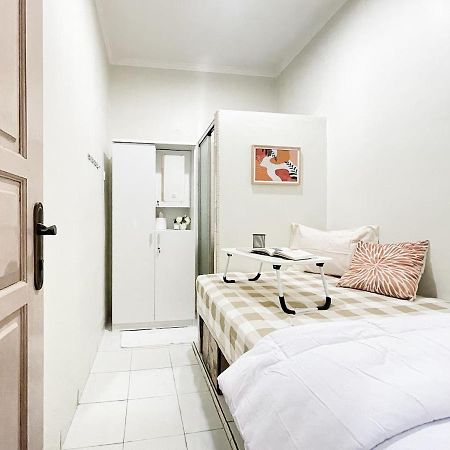 Kos Awany Coliving Vandrehjem Jakarta Eksteriør billede