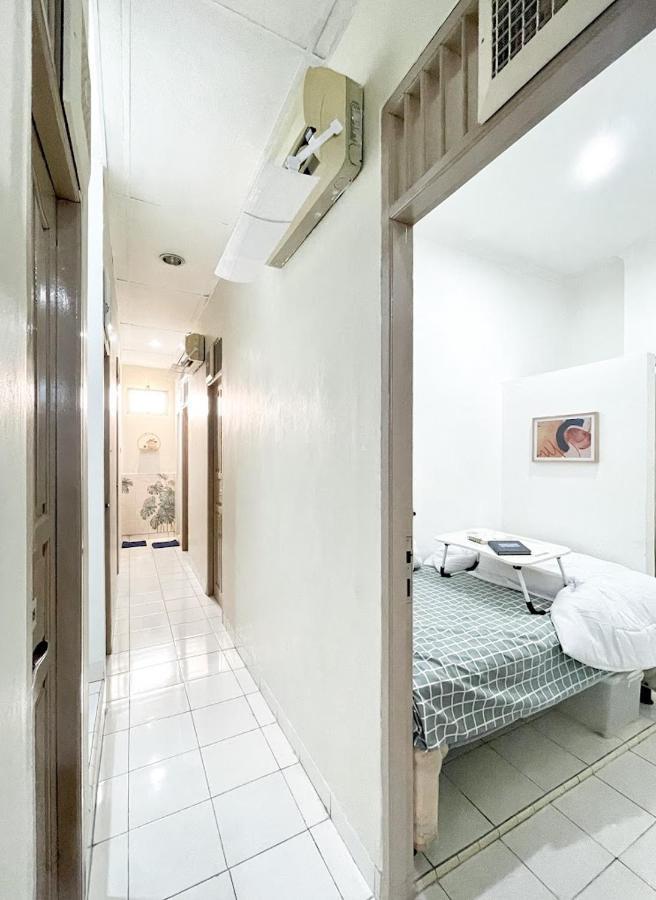 Kos Awany Coliving Vandrehjem Jakarta Eksteriør billede