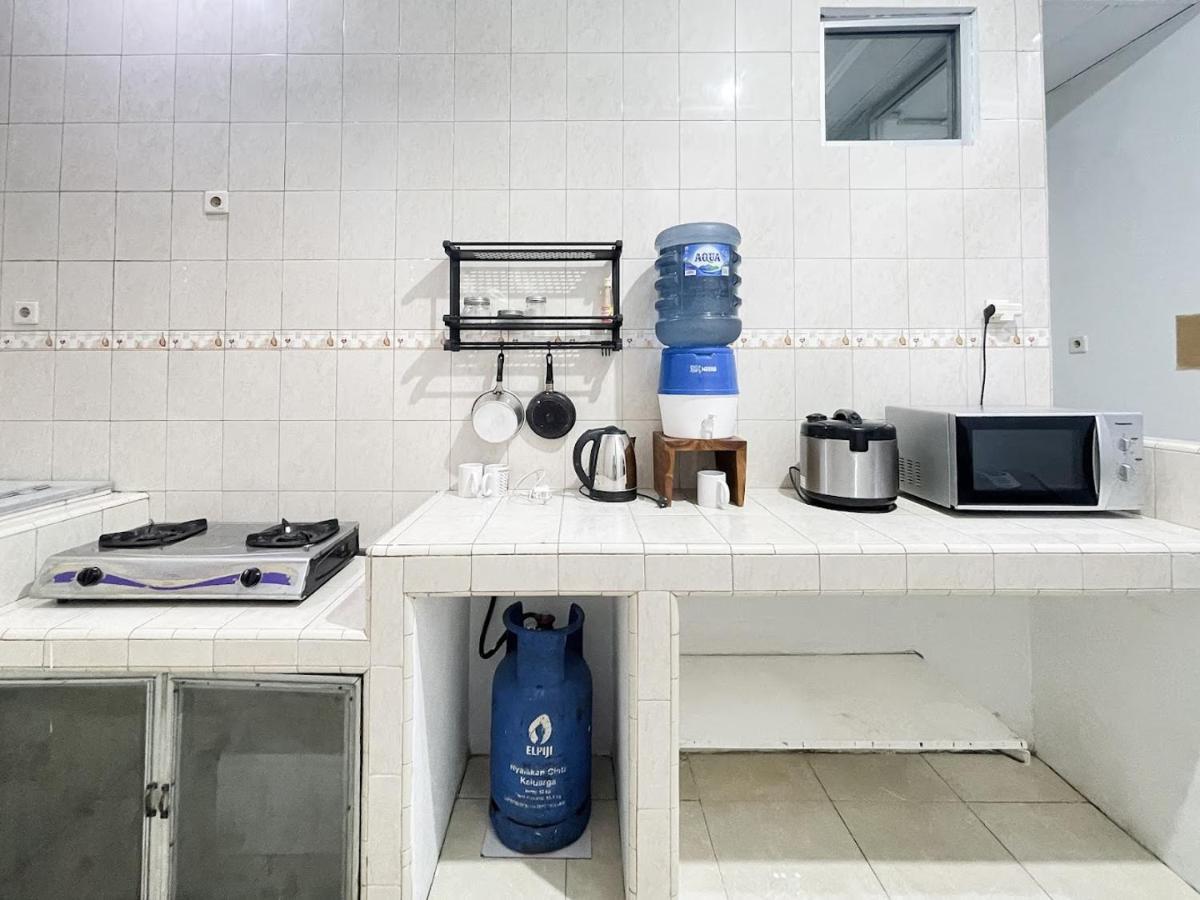 Kos Awany Coliving Vandrehjem Jakarta Eksteriør billede